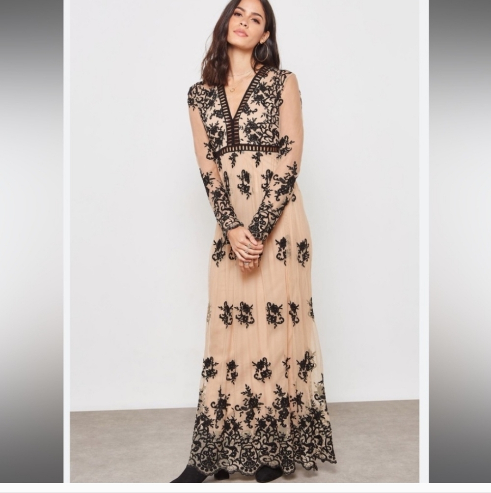 NWT F21 Lace Embroidered Maxi dress in black and tan Size Large